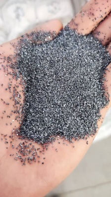 عکس نمای نزدیک از سیلیکون کارباید (پودر سنباده)