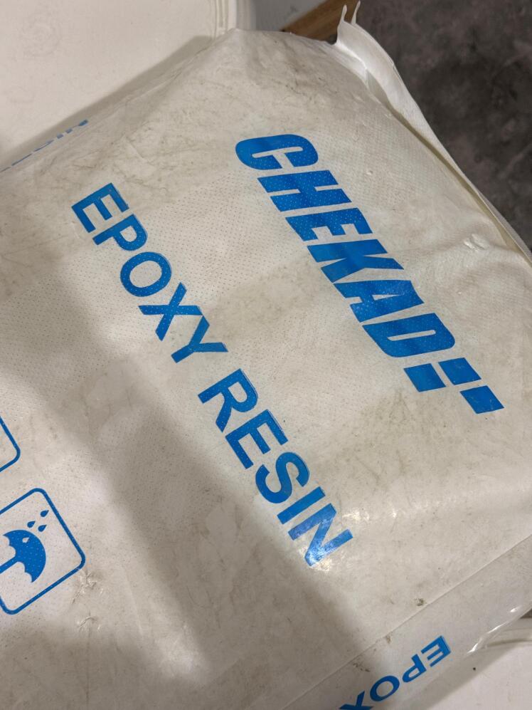 تفاوت‌ها و کاربردهای صنعتی رزین پودری پلی‌استر و رزین پودری اپوکسی