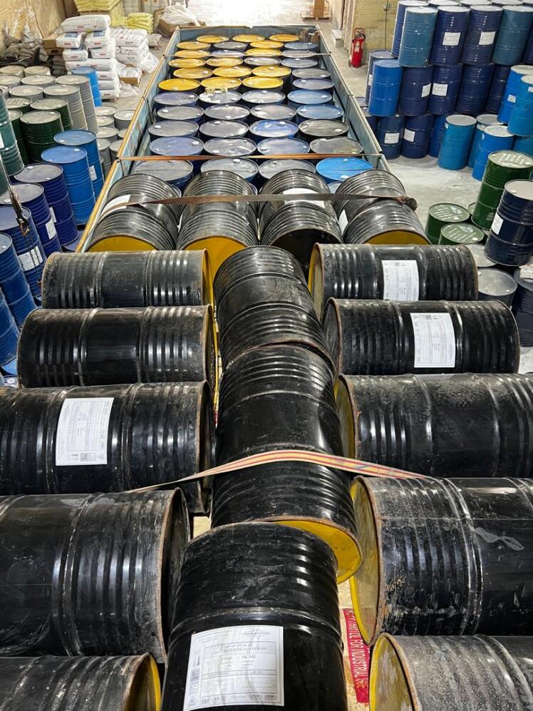 تفاوت رزین پلی‌استر، رزین آلکیدی و رزین آکریلیکی — راهنمای انتخاب برای صنایع