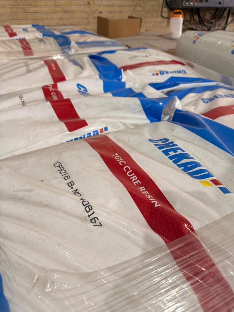 رزین پلی‌استر پودری — ساختار، عملکرد و کاربردهای صنعتی